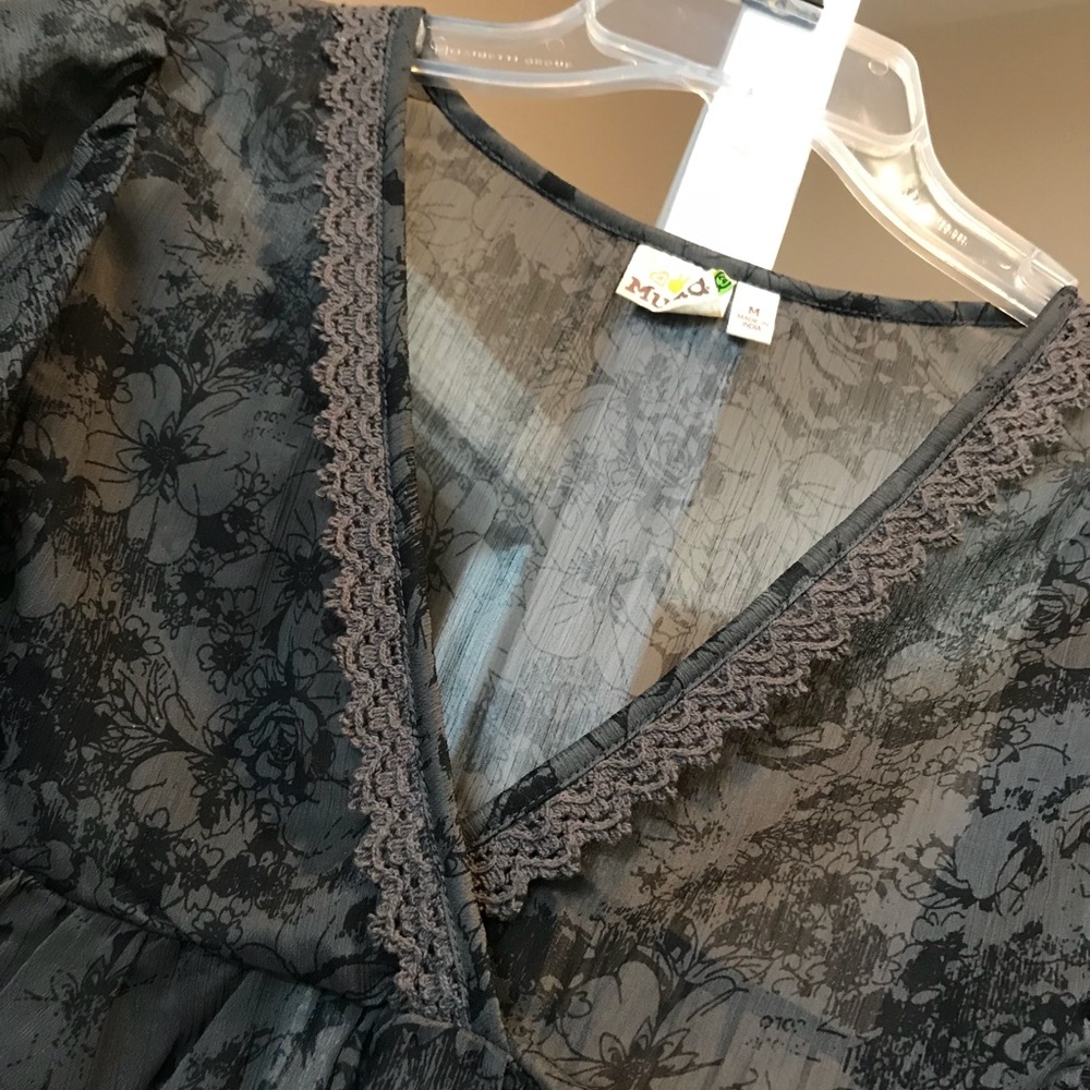 Mudd sheer top - Picture 3 of 3